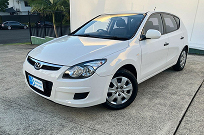 2011_hyundai_i30_white