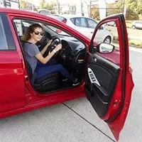daniela-red-hyundai-accent-2015-circle daniela-red-hyundai-accent-2015-circle